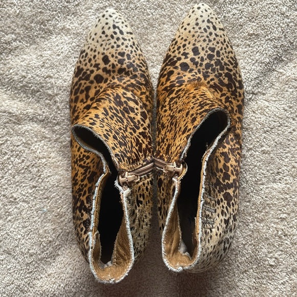 Matisse 7 Brown/Gold Leopard Bootie - Picture 2 of 8
